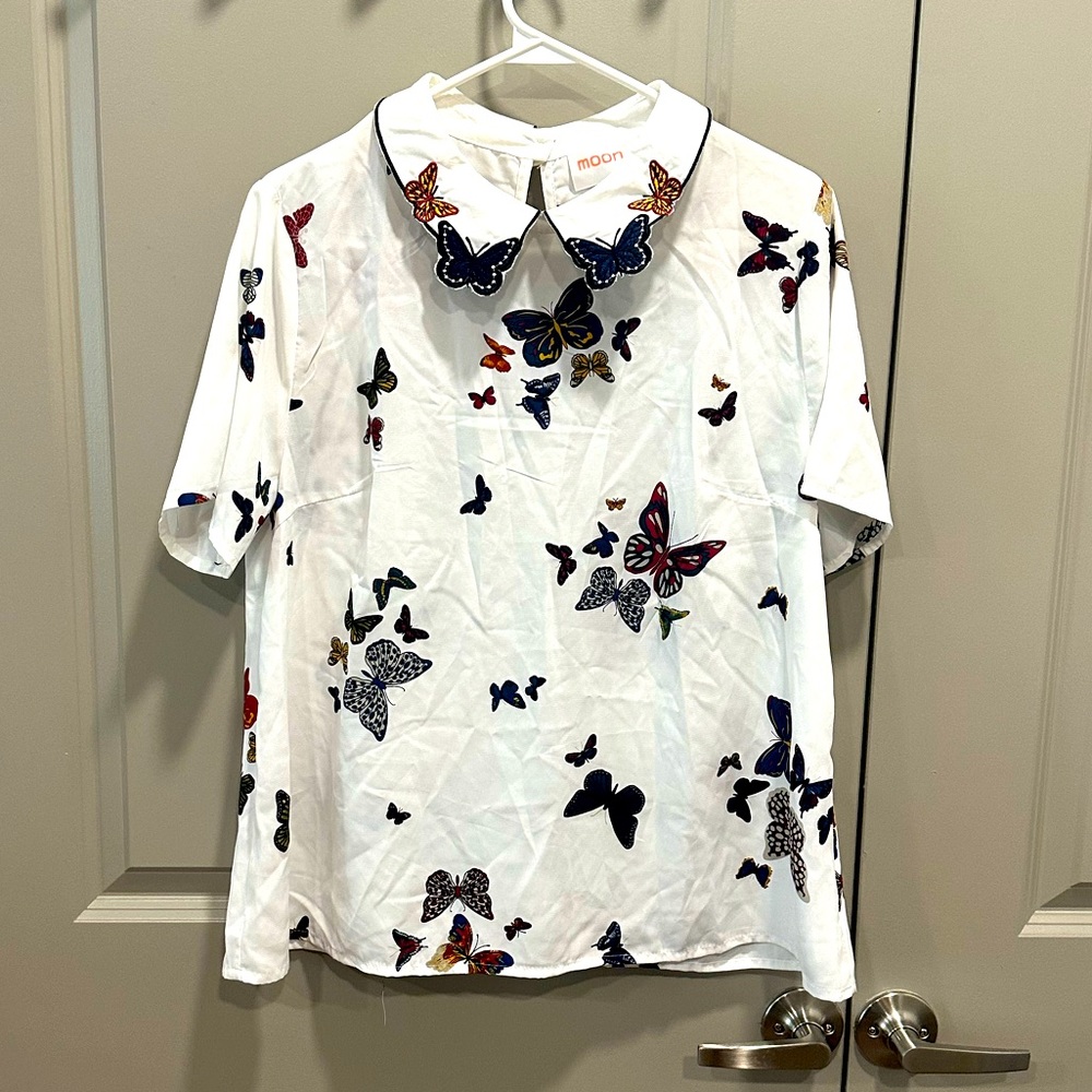 White blouse with butterfly detail, size XL